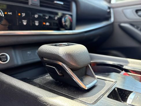 Used 2023 Nissan Rogue S AWD/4WD image 16