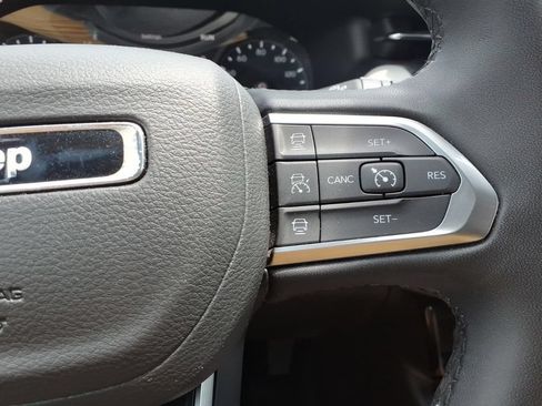 Used 2025 Jeep Compass Limited AWD/4WD image 19