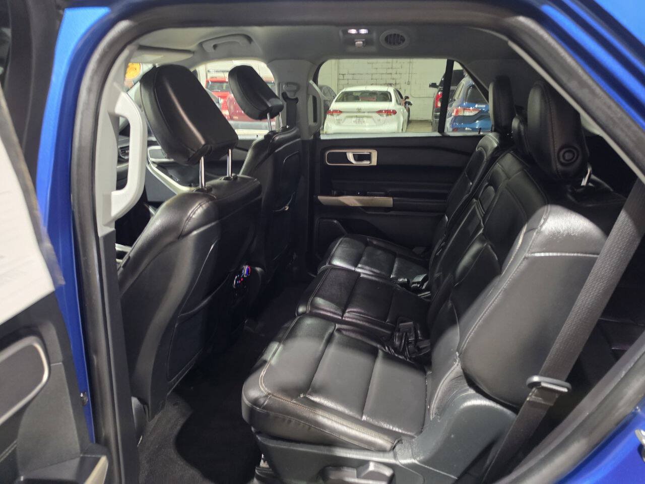 Used 2020 Ford Explorer XLT w/ Equipment Group 202A AWD/4WD image 27