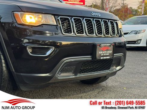 Used 2017 Jeep Grand Cherokee Limited AWD/4WD image 2