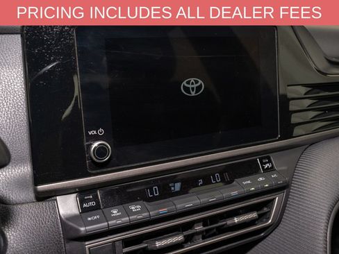 Used 2025 Toyota Camry SE FWD image 12