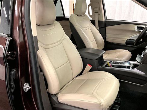 Certified 2020 Ford Explorer Platinum w/ Premium Technology Package image 7