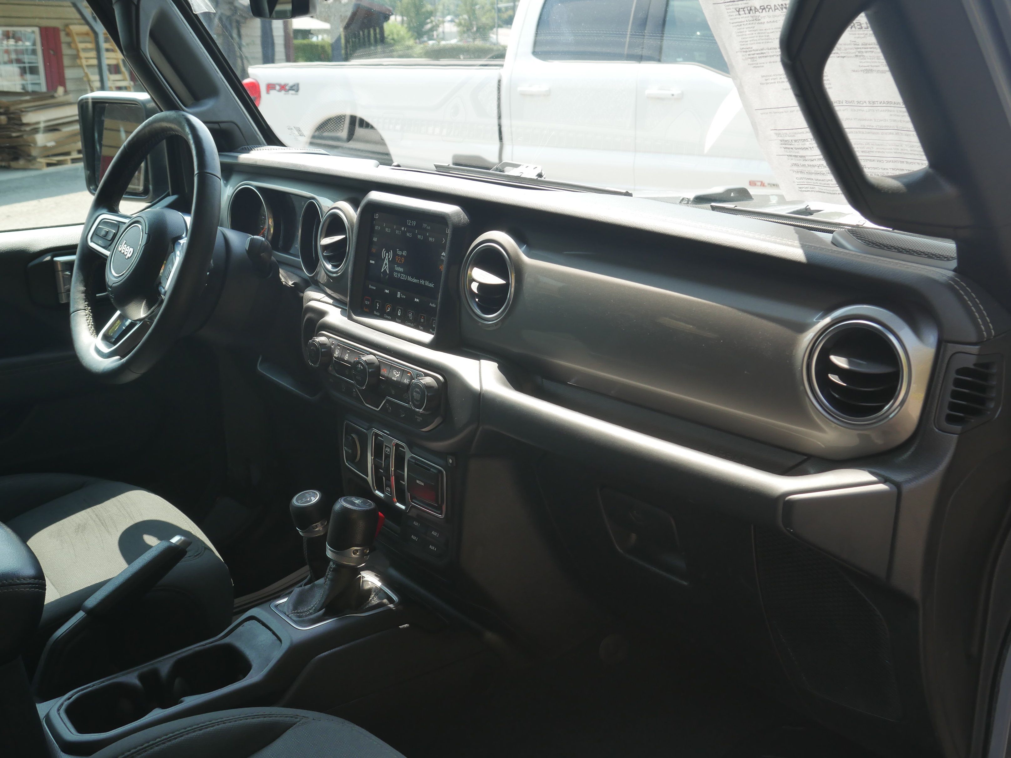 Used 2018 Jeep Wrangler Unlimited Sahara AWD/4WD image 25
