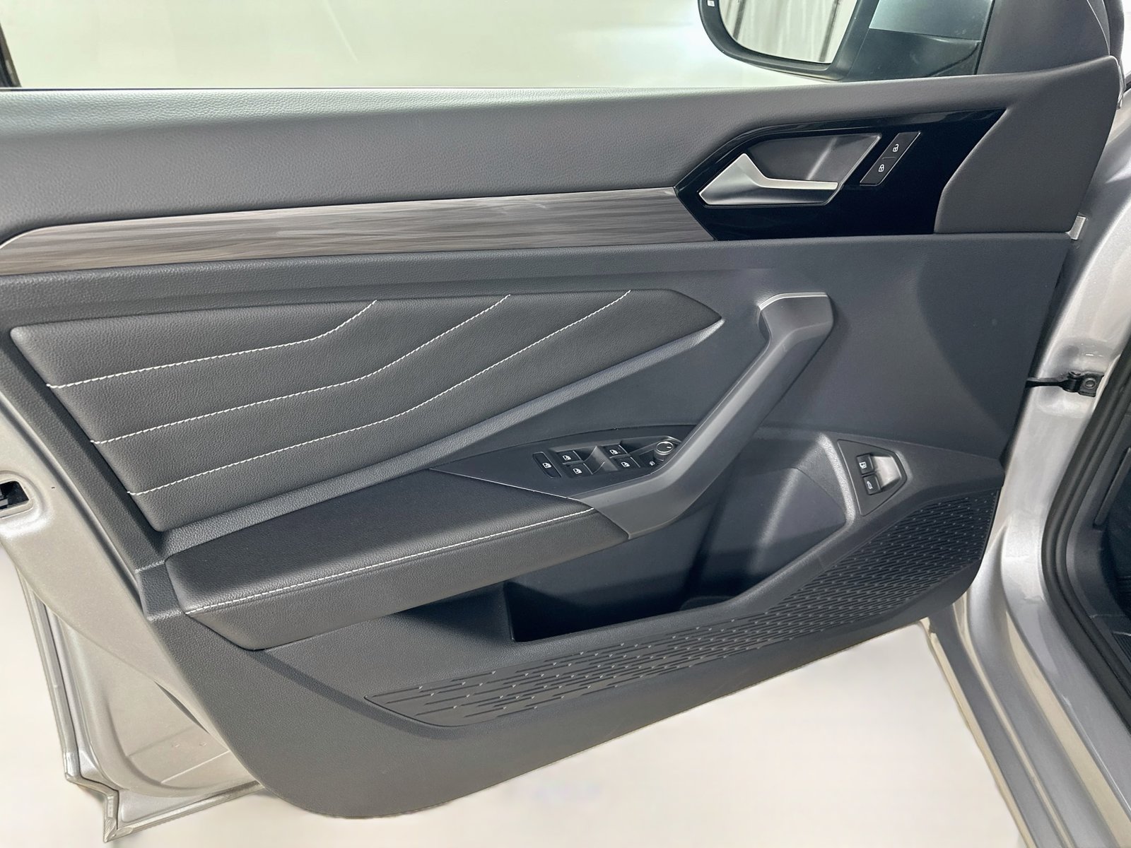 Certified 2024 Volkswagen Jetta SEL FWD image 16