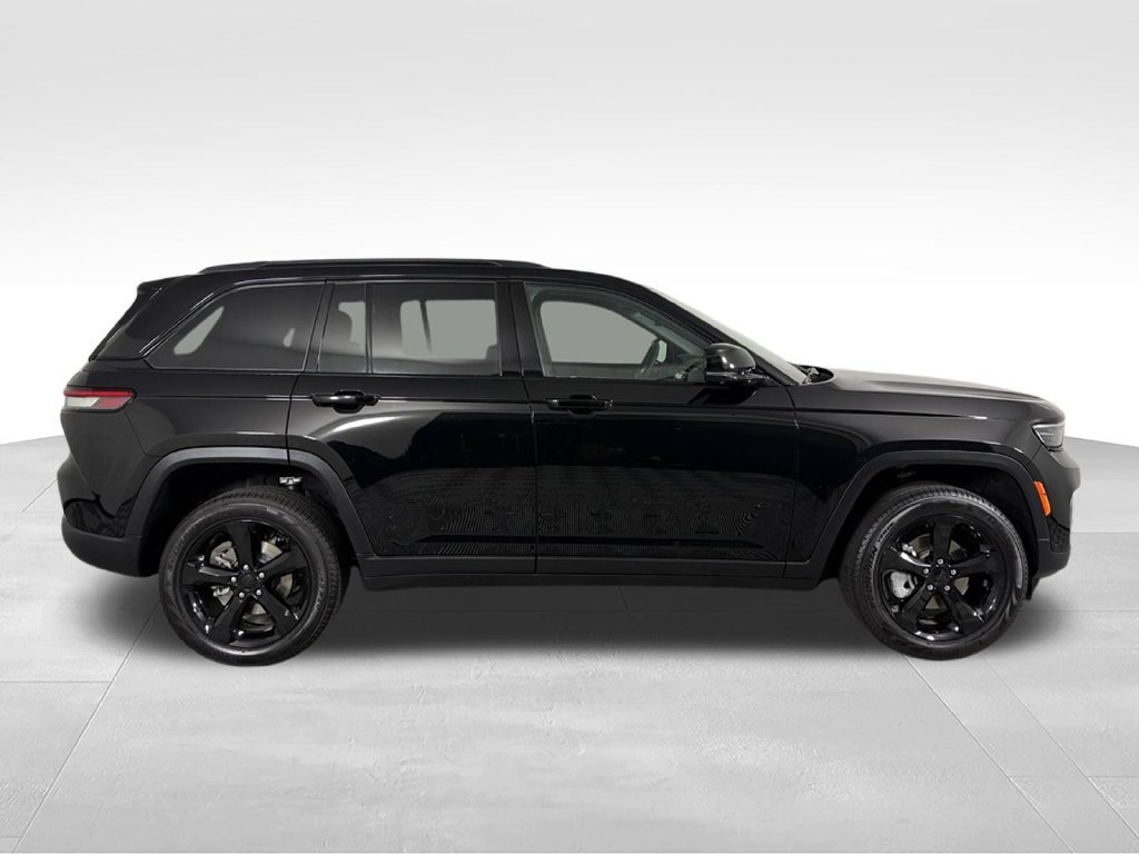 Used 2025 Jeep Grand Cherokee Limited w/ Luxury Tech Group II RWD image 7