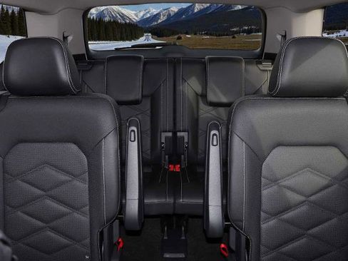 Used 2025 Volkswagen Atlas SE image 28