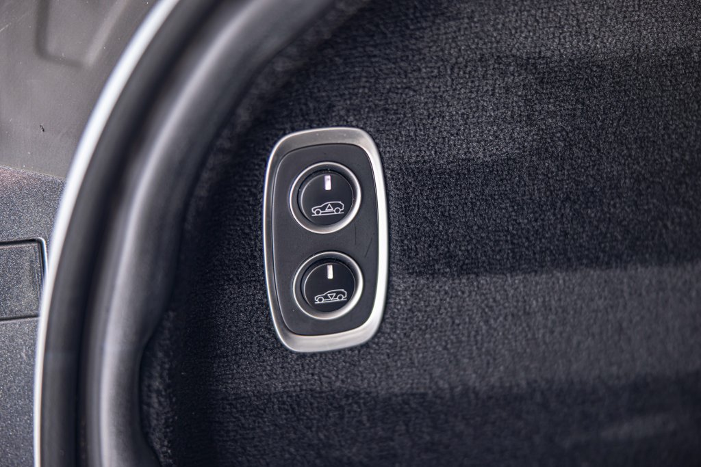 Used 2021 Aston Martin DBX AWD/4WD image 17