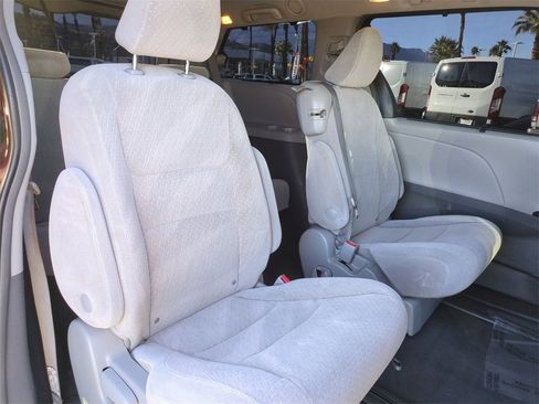 Used 2019 Toyota Sienna LE image 16