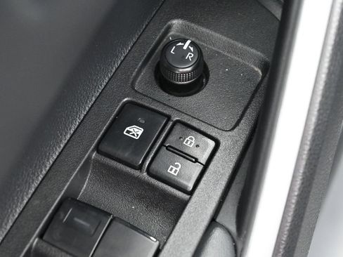 Used 2025 Toyota Corolla Cross AWD Hybrid image 11