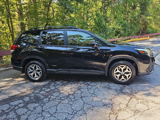 Certified 2023 Subaru Forester Premium AWD/4WD image 2