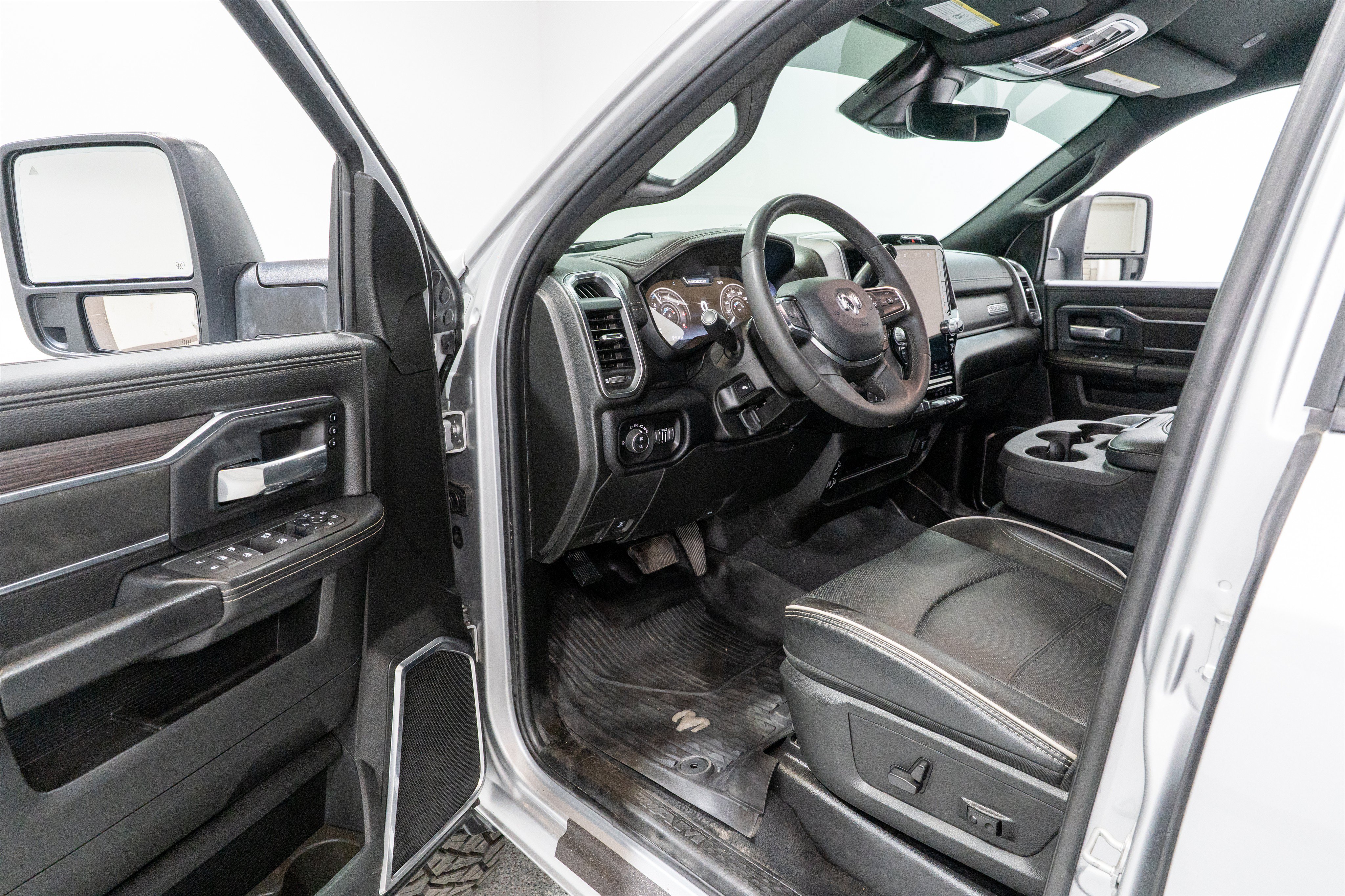 Used 2026 RAM 2500 Laramie AWD/4WD image 13