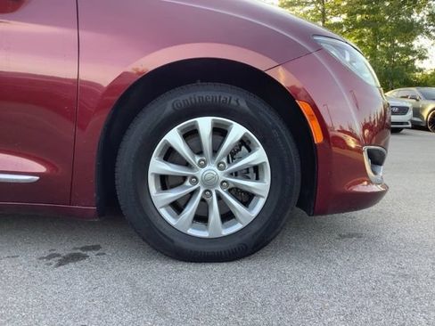 Used 2018 Chrysler Pacifica Touring-L Plus FWD image 34