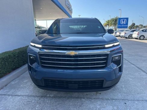 Used 2024 Chevrolet Traverse LT FWD image 2