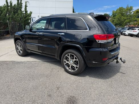 Used 2020 Jeep Grand Cherokee Overland AWD/4WD image 3