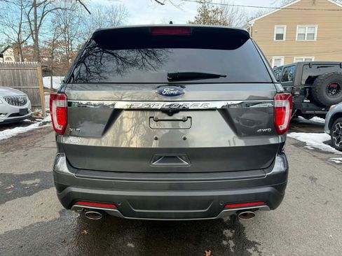 Used 2018 Ford Explorer XLT image 5