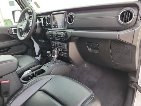Used 2023 Jeep Wrangler Unlimited Sahara AWD/4WD image 18