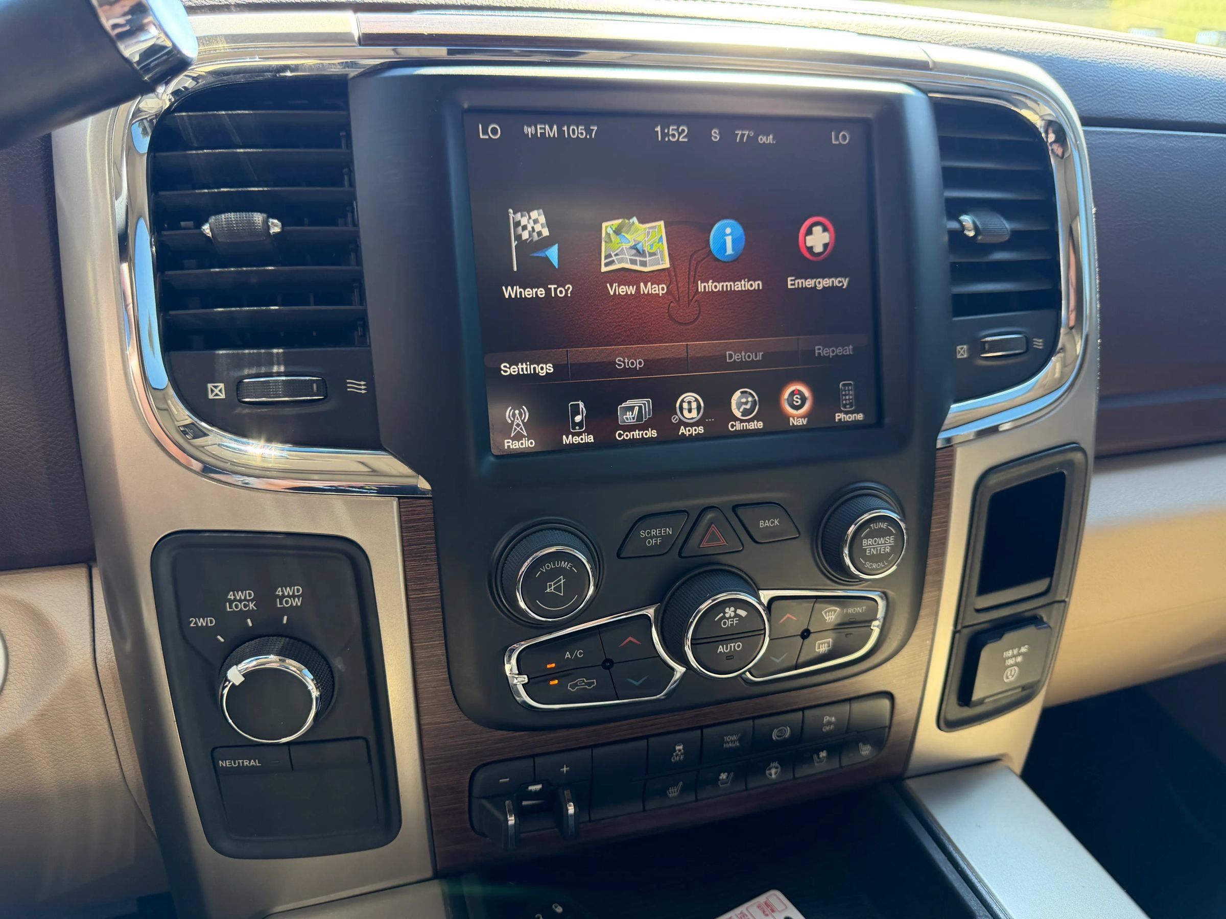 Used 2015 RAM 3500 Laramie AWD/4WD image 25