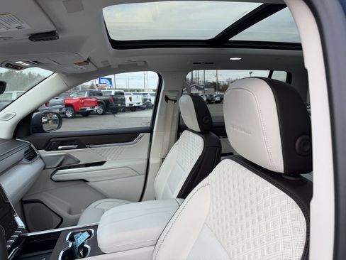 Used 2024 GMC Acadia Denali w/ Super Cruise Package image 14