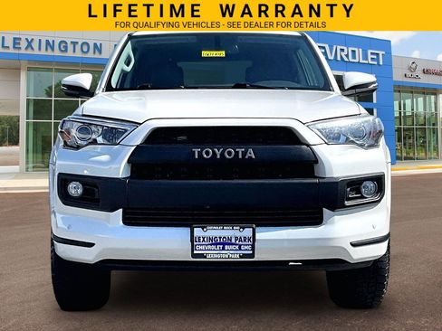 Used 2018 Toyota 4Runner Limited AWD/4WD image 3