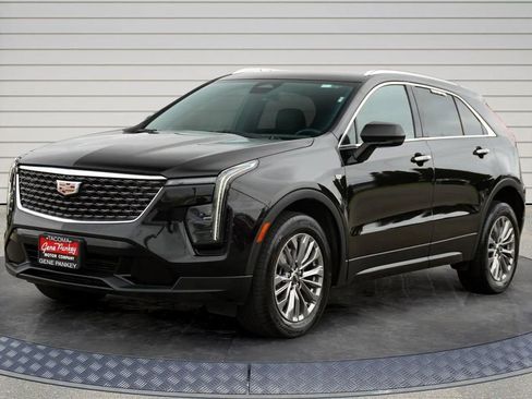 Used 2024 Cadillac XT4 Premium Luxury AWD/4WD image 3