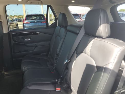Used 2023 Honda Pilot Touring image 11