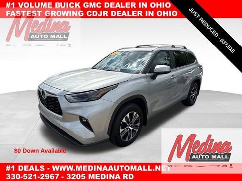 Used 2023 Toyota Highlander XLE AWD/4WD image 1