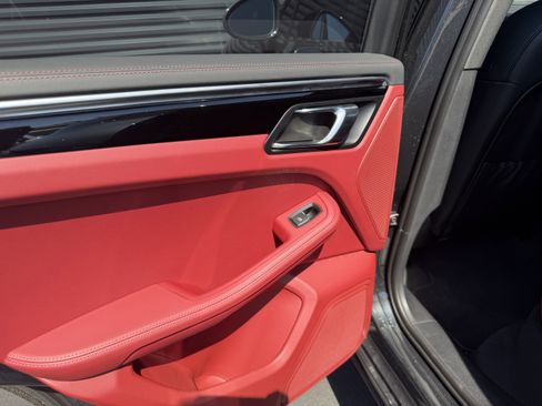 Certified 2023 Porsche Macan S AWD/4WD image 14