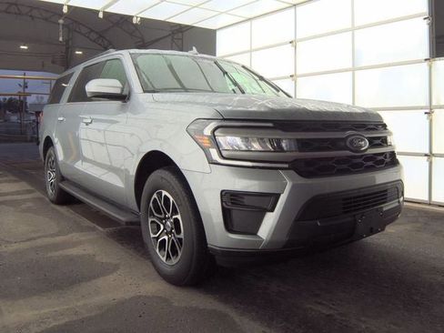 Used 2024 Ford Expedition Max XLT image 4