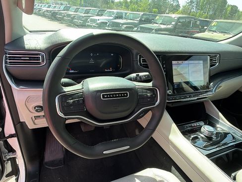 Certified 2024 Jeep Wagoneer 4WD image 29