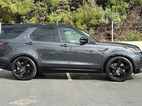 New 2025 Land Rover Discovery Dynamic SE image 6