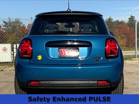 Used 2023 MINI Cooper SE image 3