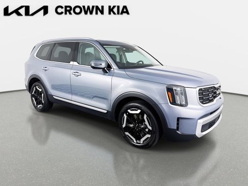 Certified 2025 Kia Telluride S image 3