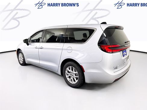 Used 2024 Chrysler Pacifica Touring-L FWD image 29