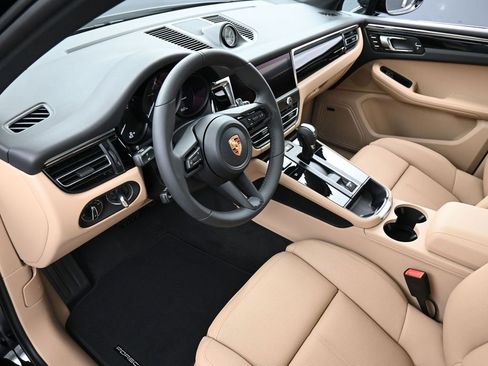 New 2026 Porsche Macan image 4