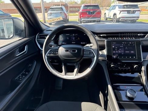 Used 2024 Jeep Grand Cherokee Laredo X w/ Luxury Tech Group I AWD/4WD image 20