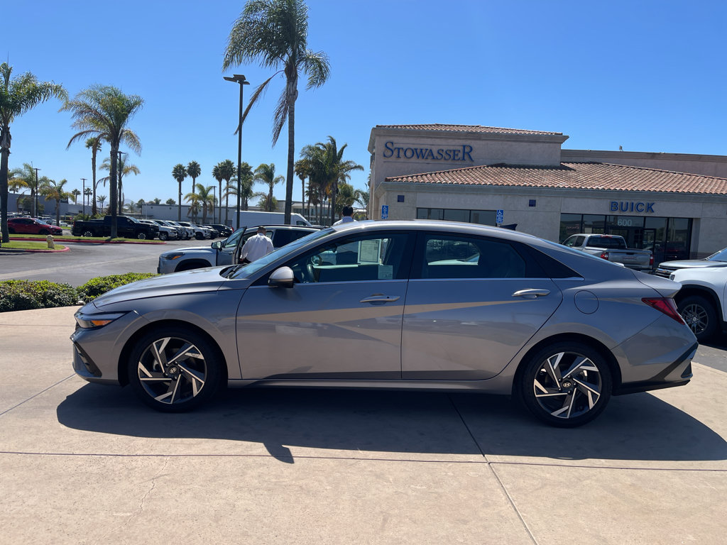 Used 2025 Hyundai Elantra SEL FWD image 8