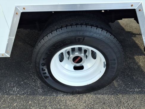 Used 2021 GMC Savana 3500 Extended w/ Power Convenience Package image 11