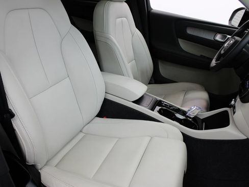 Used 2024 Volvo XC40 B5 Plus w/ Protection Package Premier AWD/4WD image 25