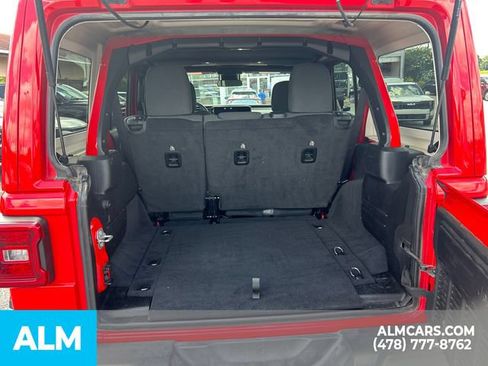 Used 2025 Jeep Wrangler Unlimited Sahara AWD/4WD image 21