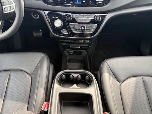 Used 2025 Chrysler Pacifica Select FWD image 30