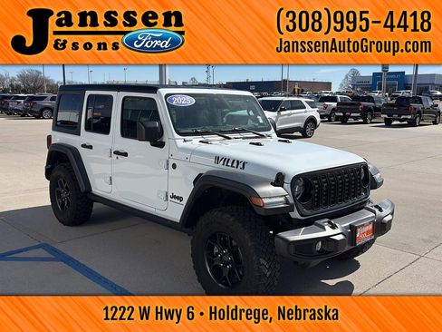 Used 2025 Jeep Wrangler Willys image 4