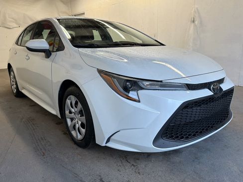 Used 2022 Toyota Corolla LE image 4