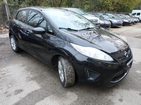 Used 2011 Ford Fiesta SE w/ 203A Rapid Spec Order Code image 4