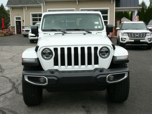 Used 2020 Jeep Gladiator Overland w/ LED Lighting Group AWD/4WD image 23