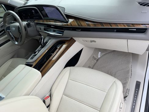 Used 2021 Cadillac Escalade ESV Premium Luxury Platinum RWD image 16