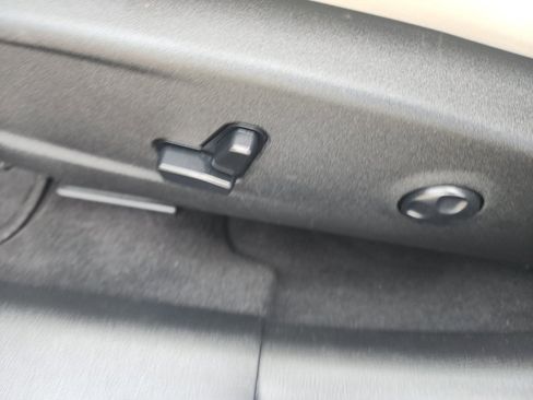 Used 2020 Chrysler 300 Touring image 16