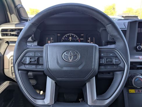 Used 2025 Toyota Tacoma SR5 AWD/4WD image 18
