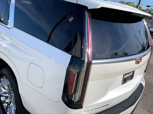 Used 2021 Cadillac Escalade ESV Premium Luxury w/ LPO, Illumination Package image 29