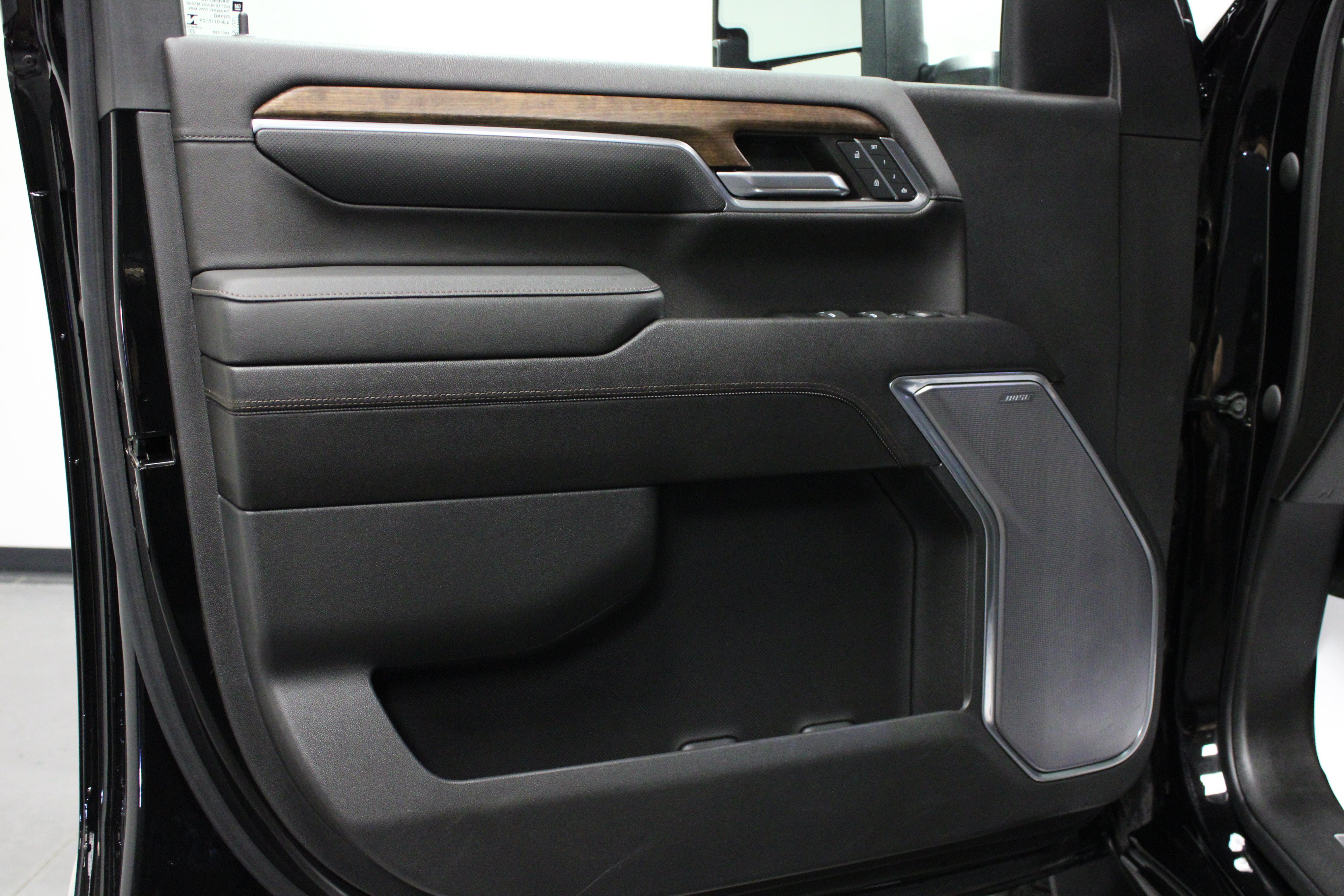 Used 2024 Chevrolet Silverado 2500 High Country w/ Technology Package AWD/4WD image 11