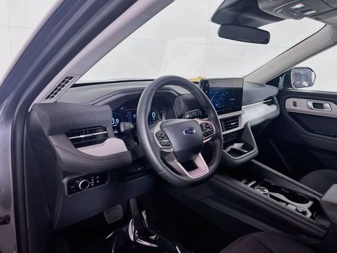 Used 2025 Ford Explorer Active RWD image 10